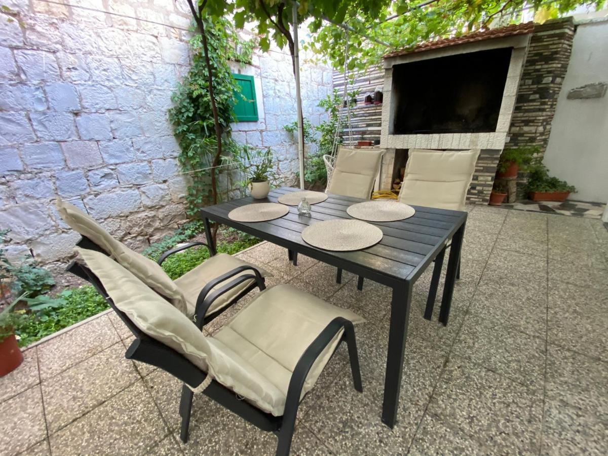 Apartment Stari Dvor Kaštela Eksteriør bilde