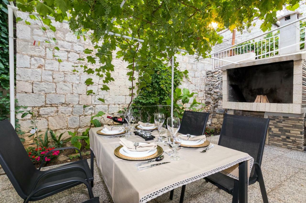 Apartment Stari Dvor Kaštela Eksteriør bilde